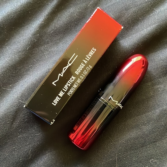 MAC Love me lipstick - shamelessly vain - Picture 3 of 8